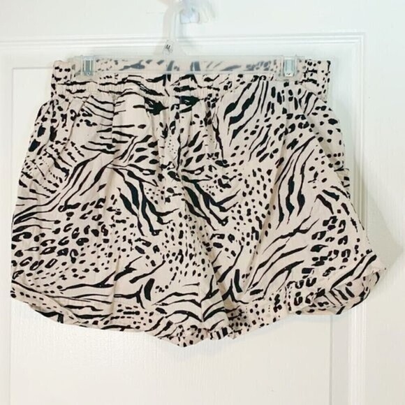 H&M Animal Print Pleated Cotton Cuff Pocket Elastic Waist Lightweight Shorts - Picture 13 of 16